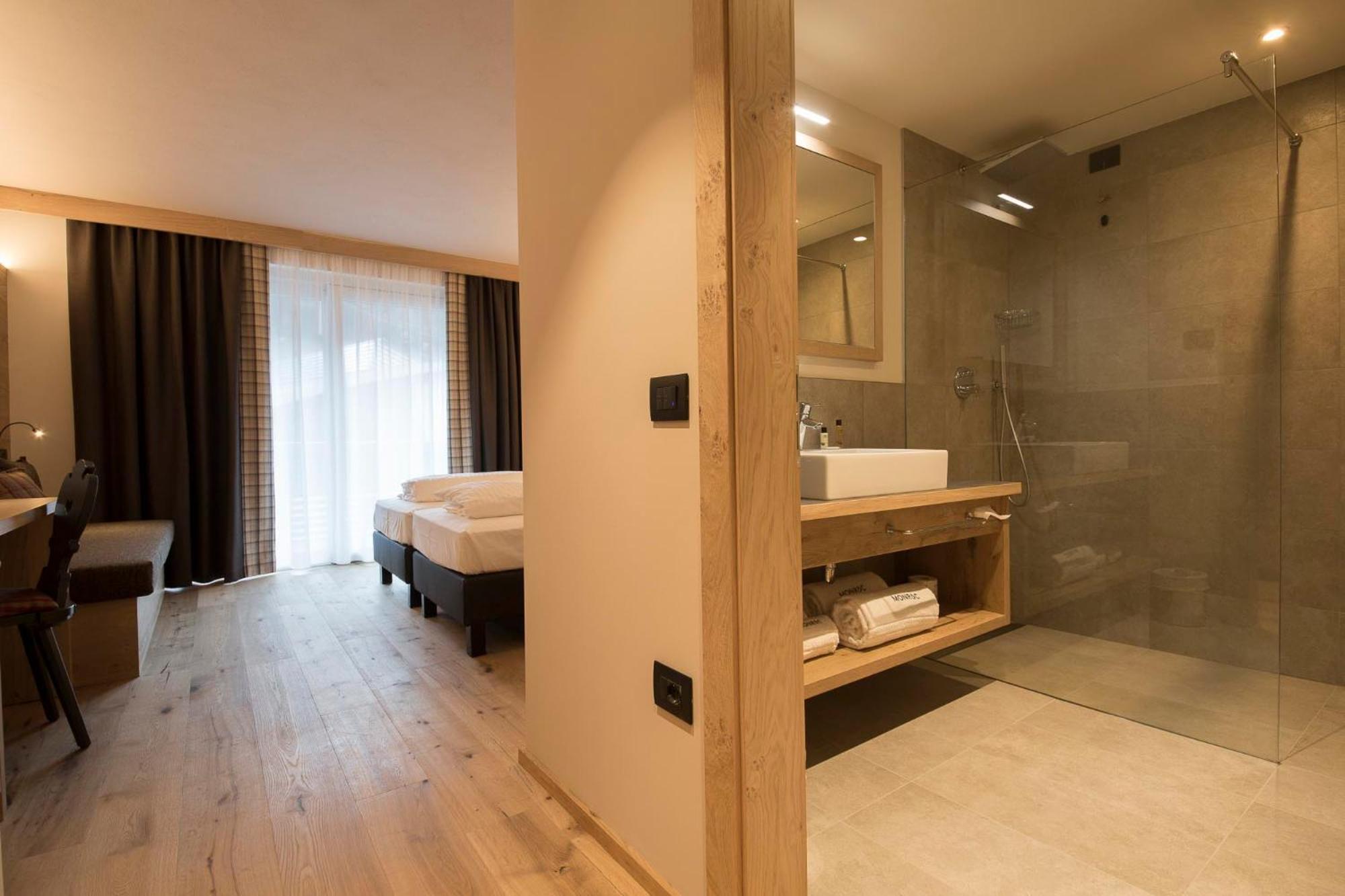 Monroc Hotel Коммеццадура Экстерьер фото