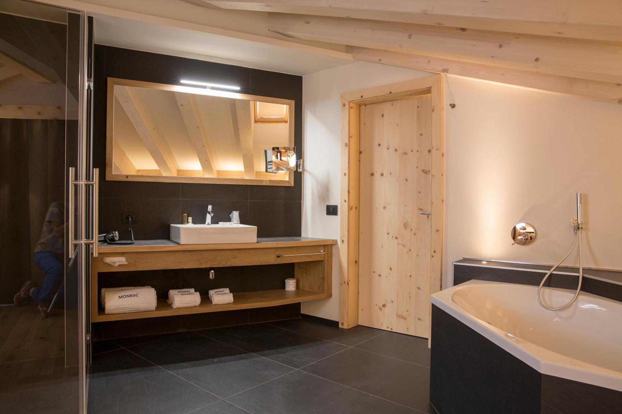 Monroc Hotel Коммеццадура Экстерьер фото
