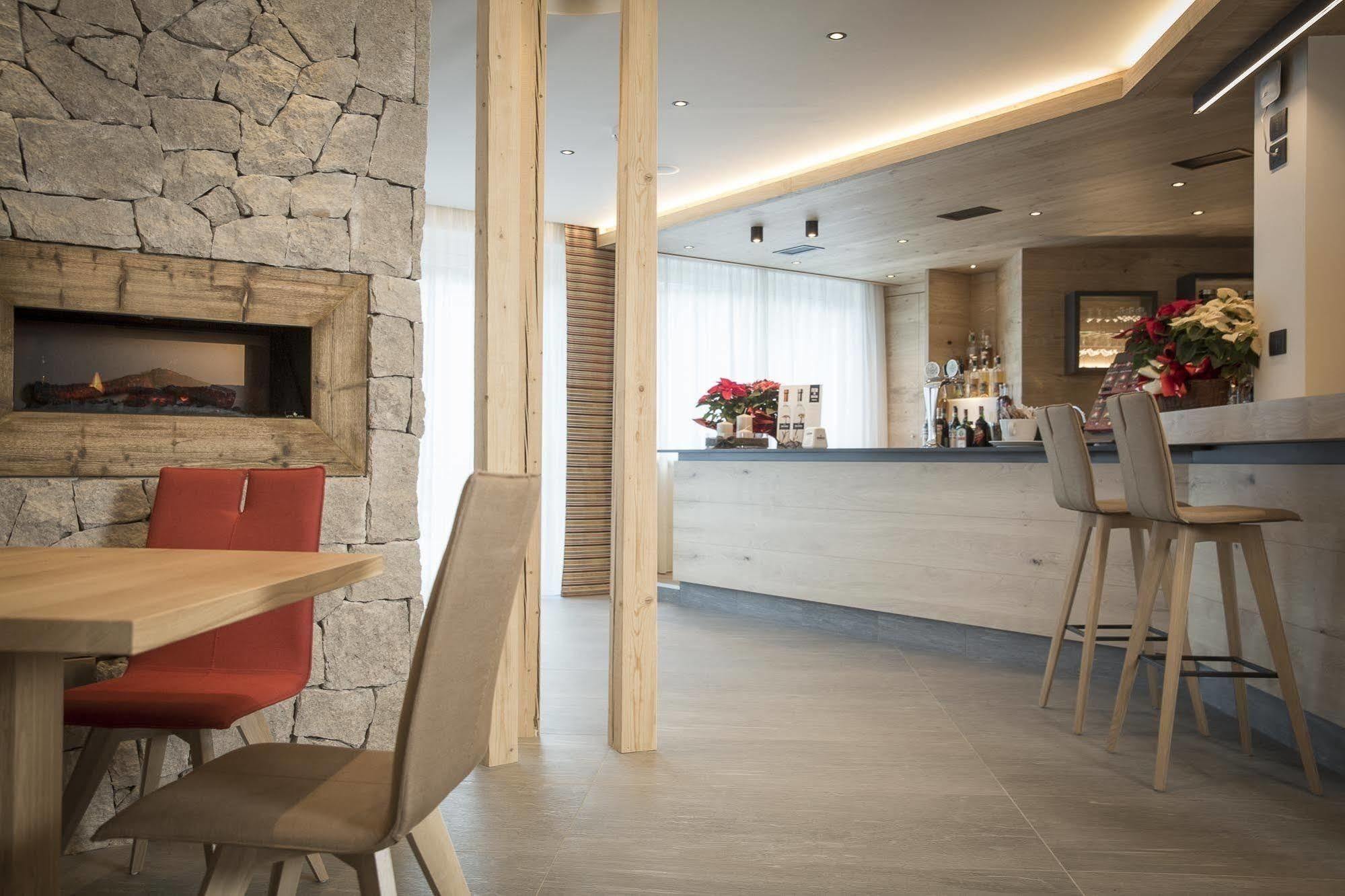 Monroc Hotel Коммеццадура Экстерьер фото